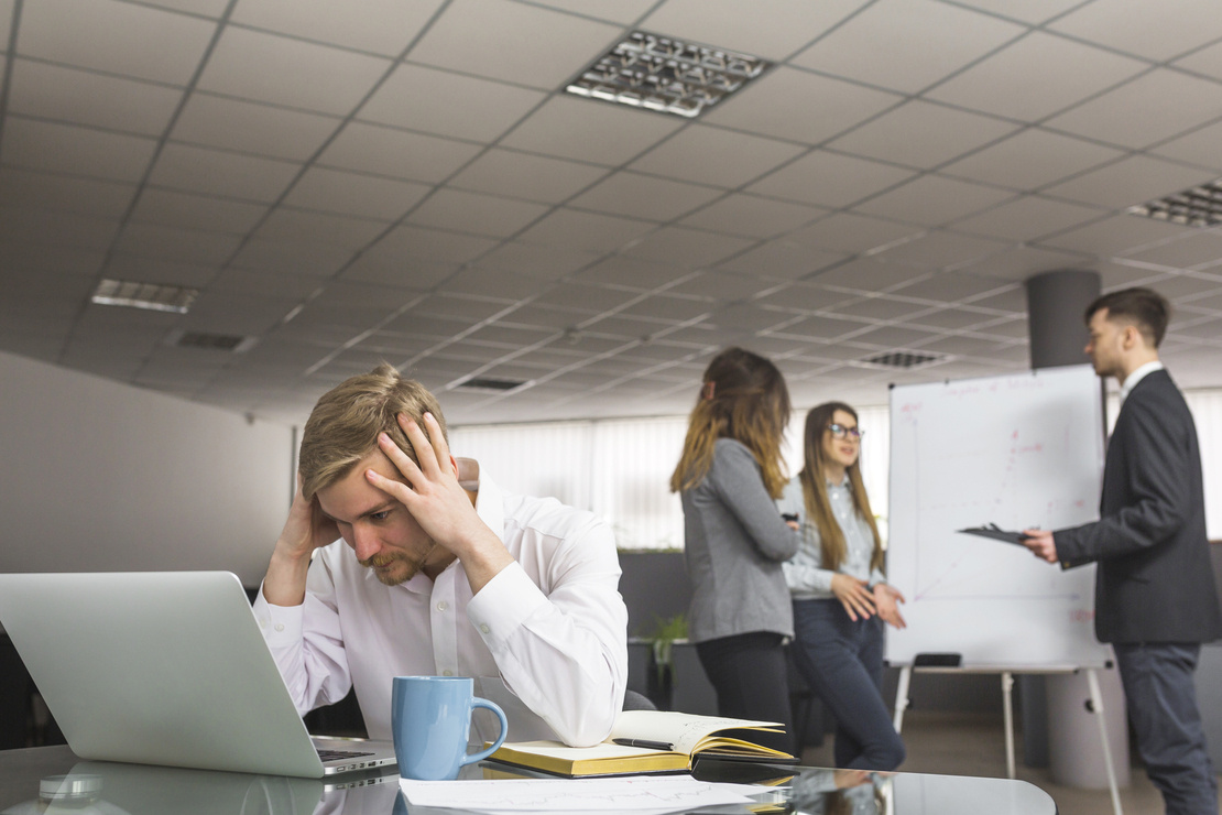 Causas del estrés laboral